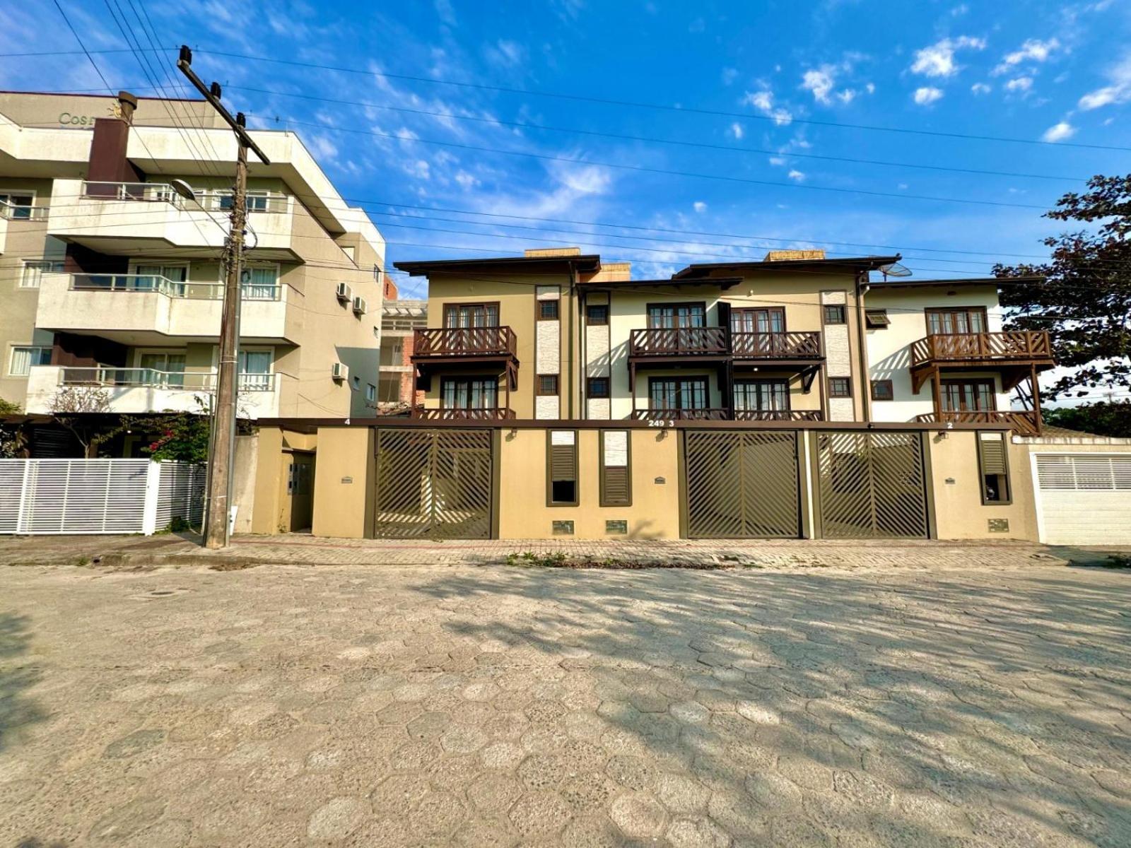 Lindo Sobrado A 250mts Da Mariscal Piscina 249-3 Holiday home Bombinhas